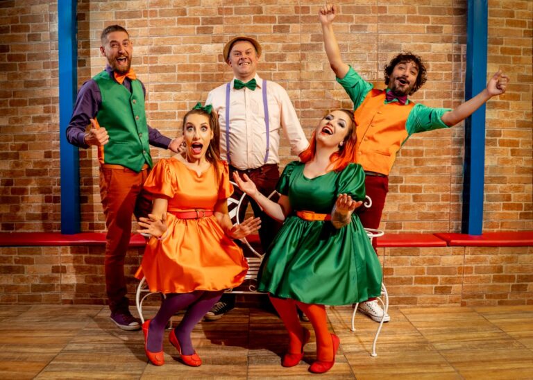 Sábado de alegria e artesanato na praça