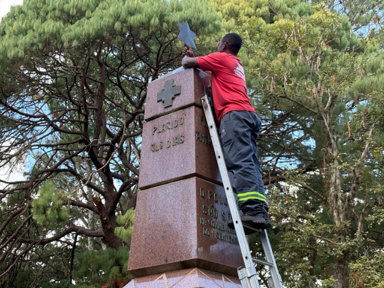 Estrela retorna ao monumento principal na Praça das Mercês
