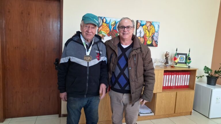José Liberato Ferreira recebe medalha dos 150 anos de São Sepé