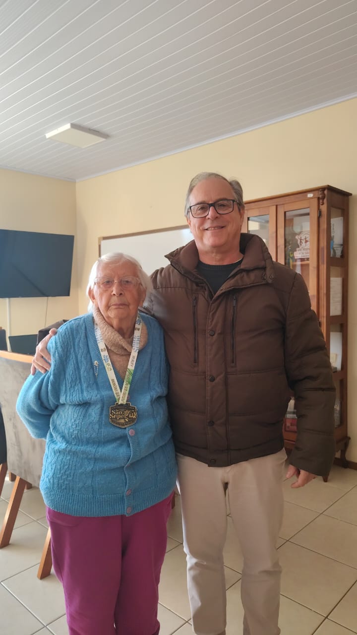 Pioneira da fotografia em São Sepé recebe medalha alusiva aos 150 anos do município