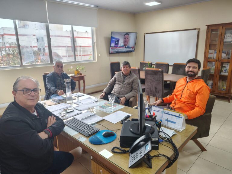 Prefeitura recebeu representantes da Cresol em visita institucional