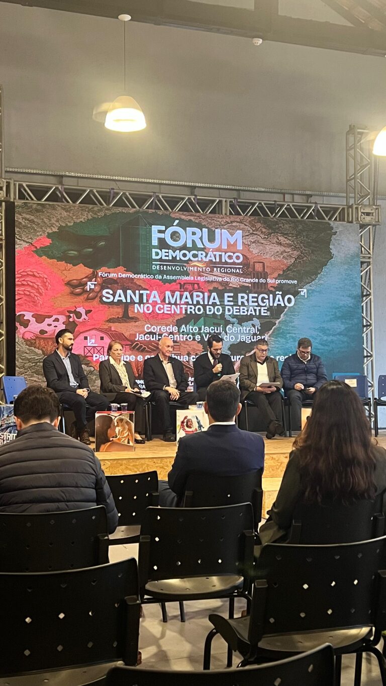 São Sepé participa de plenária sobre desenvolvimento regional e municipalismo em Santa Maria