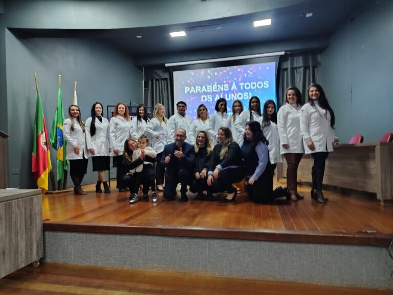 Cerimônia do Jaleco marcou início da trajetória acadêmica de estudantes da área da saúde em São Sepé