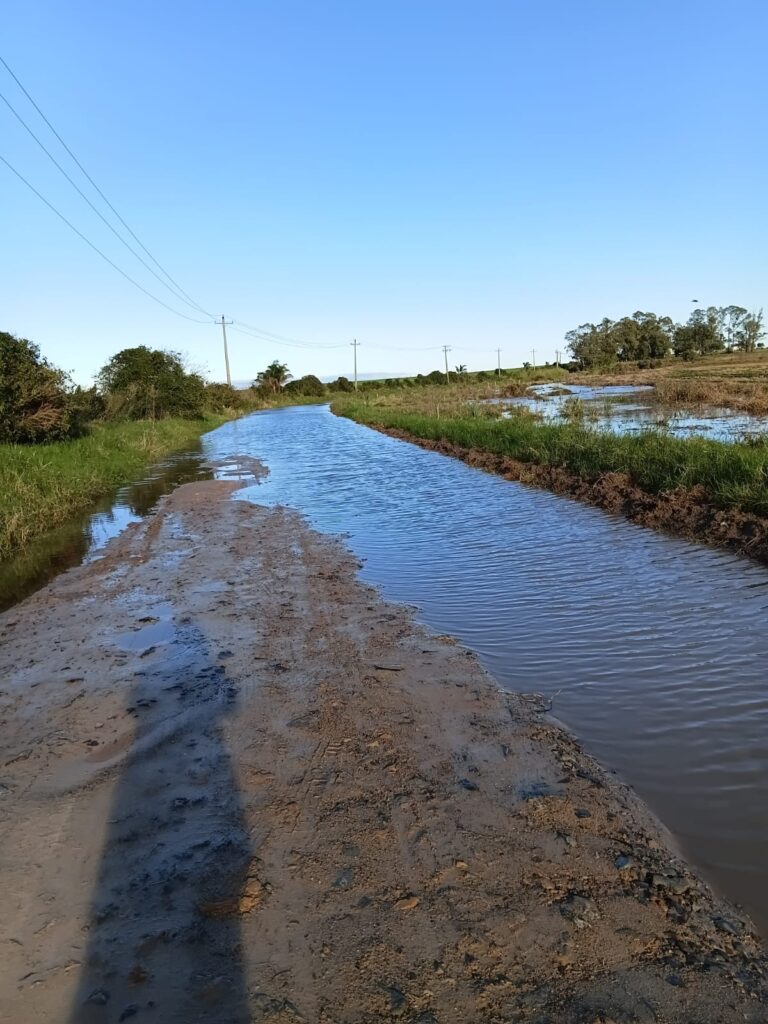 Estrada da localidade do Bujuru é interrompida após danos causados pelas fortes chuvas