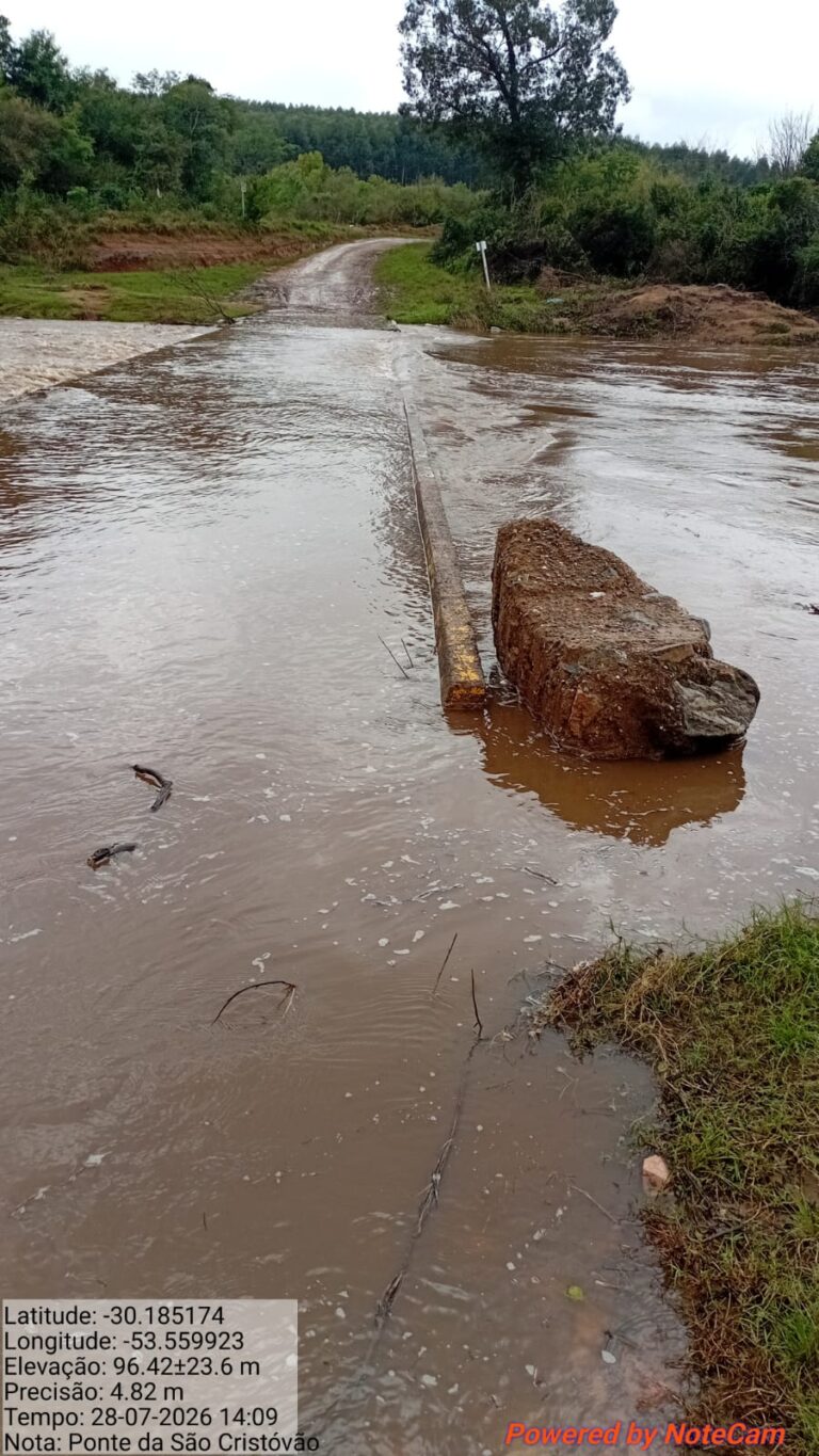 Ponte localizada no Bairro São Cristóvão está com o trânsito interrompido