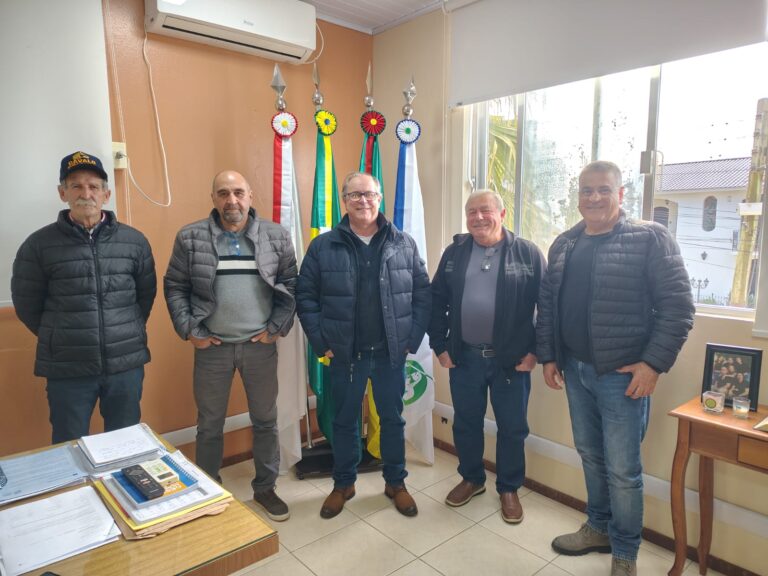 Prefeito recebe representantes das associações rurais do Rincão dos Teixeiras/Cerrito do Ouro