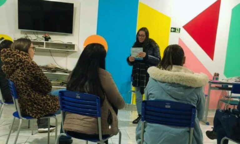 Escola Valmarath promove oficina para fortalecer a parceria entre família e escola no processo de alfabetização