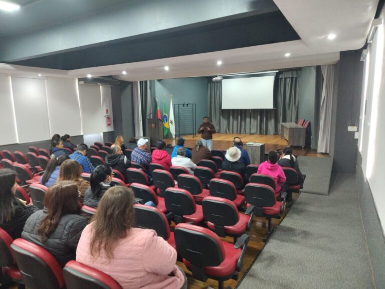 Prefeitura reúne profissionais da reciclagem para alinhar ações de conscientização ambiental