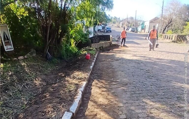 Prefeitura continua limpeza de bueiros e bocas de lobo como medida preventiva diante da previsão de temporais