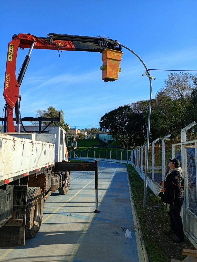 Secretaria de Esportes e Lazer realiza manutenção na iluminação do Complexo do Pamade
