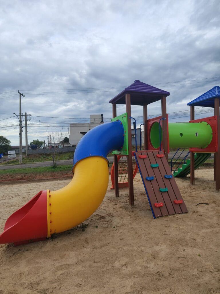 Nova praça ao lado da Capela Nossa Senhora Aparecida começa a ganhar forma no Bairro Kurtz