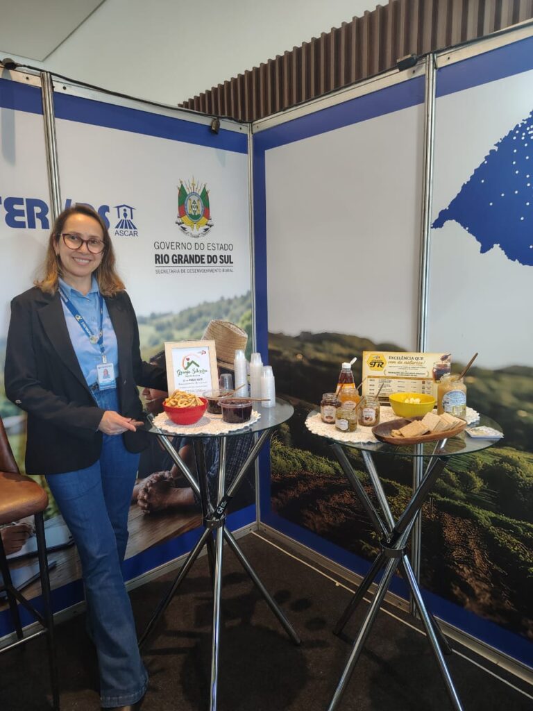 Agroindústrias de São Sepé participam de espaço de degustação no Congresso de Municípios da Famurs