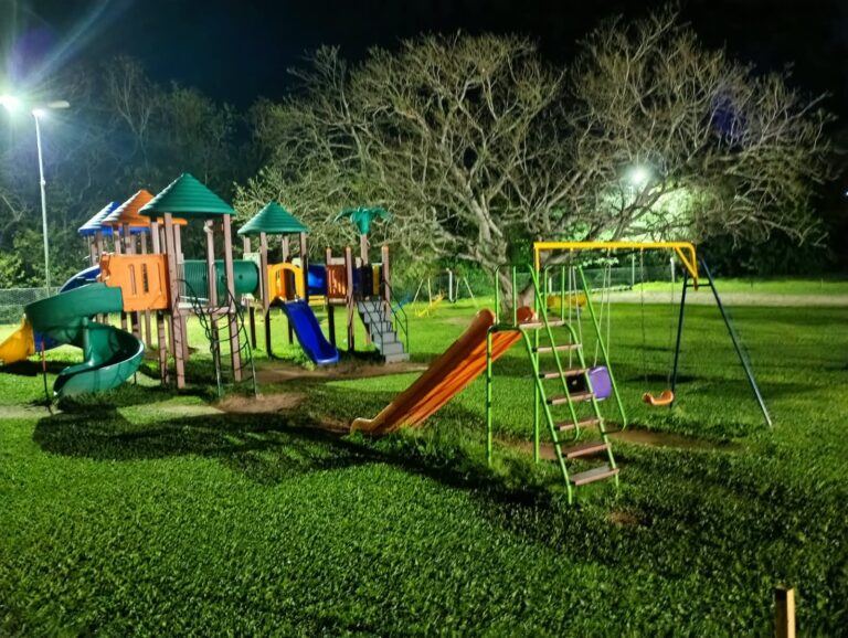 Brinquedos são remanejados para a Escola Gabriel Brenner e nova pracinha será instalada na Escola Padre Théo