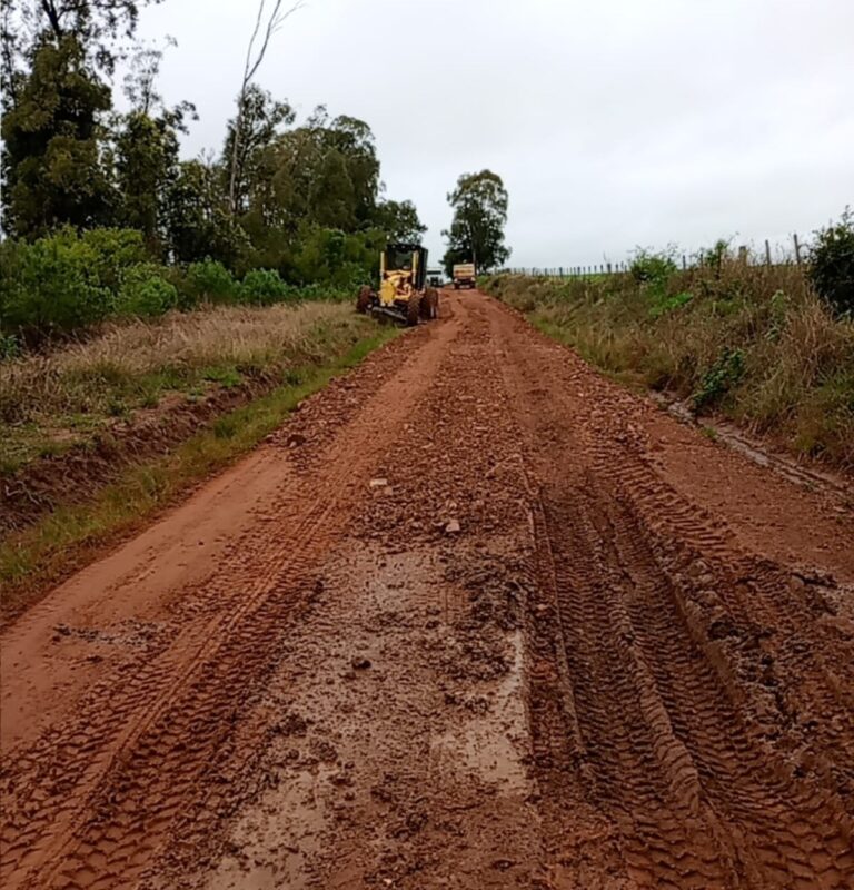 Secretaria de Obras realiza cascalhamento em estradas da Coxilha Verde e Bujuru
