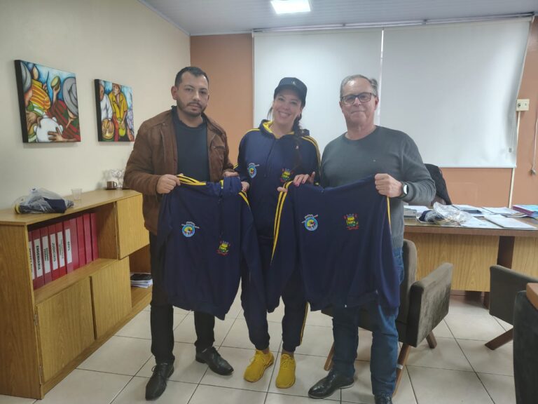 Projeto Gol de Esperança recebe novos uniformes para as atividades esportivas