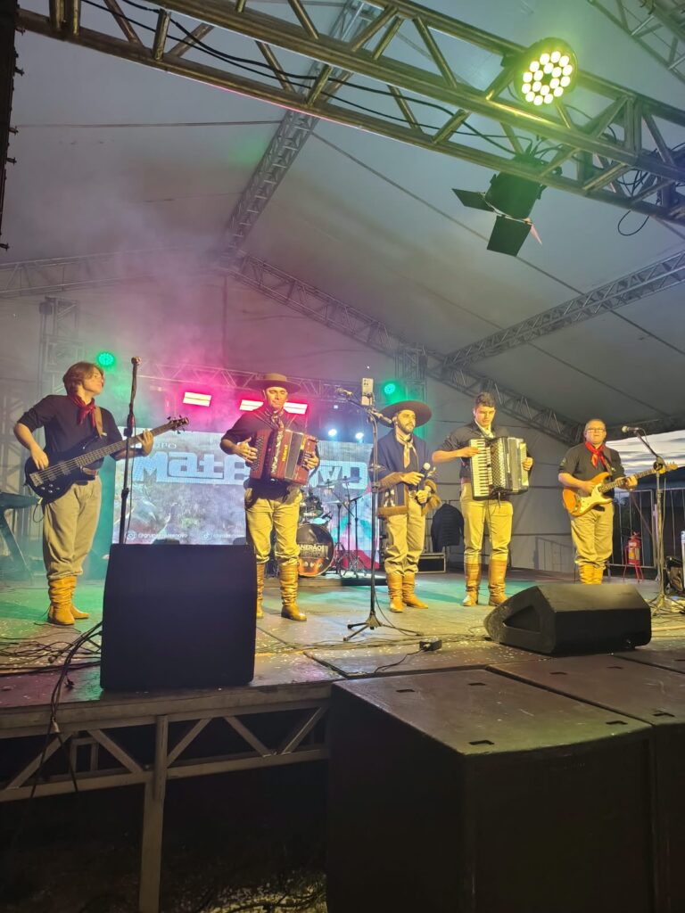 Vaneirão e Mate Novo movimentaram a noite de domingo nos Festejos Farroupilhas