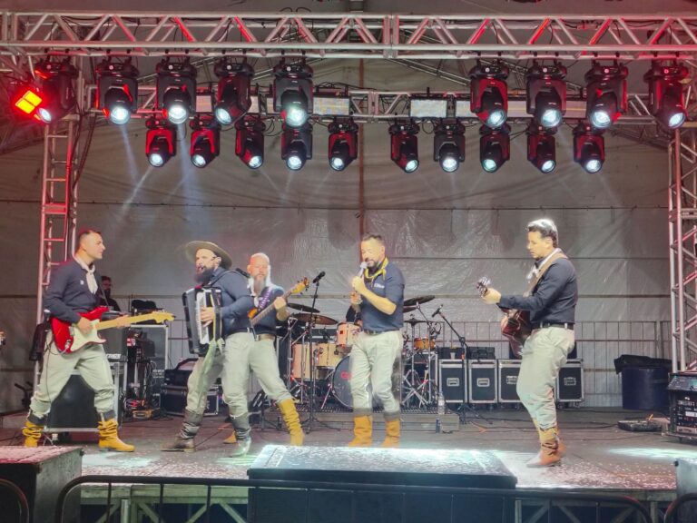 Gabriel Expresso animou a noite de sábado nos Festejos Farroupilhas de São Sepé