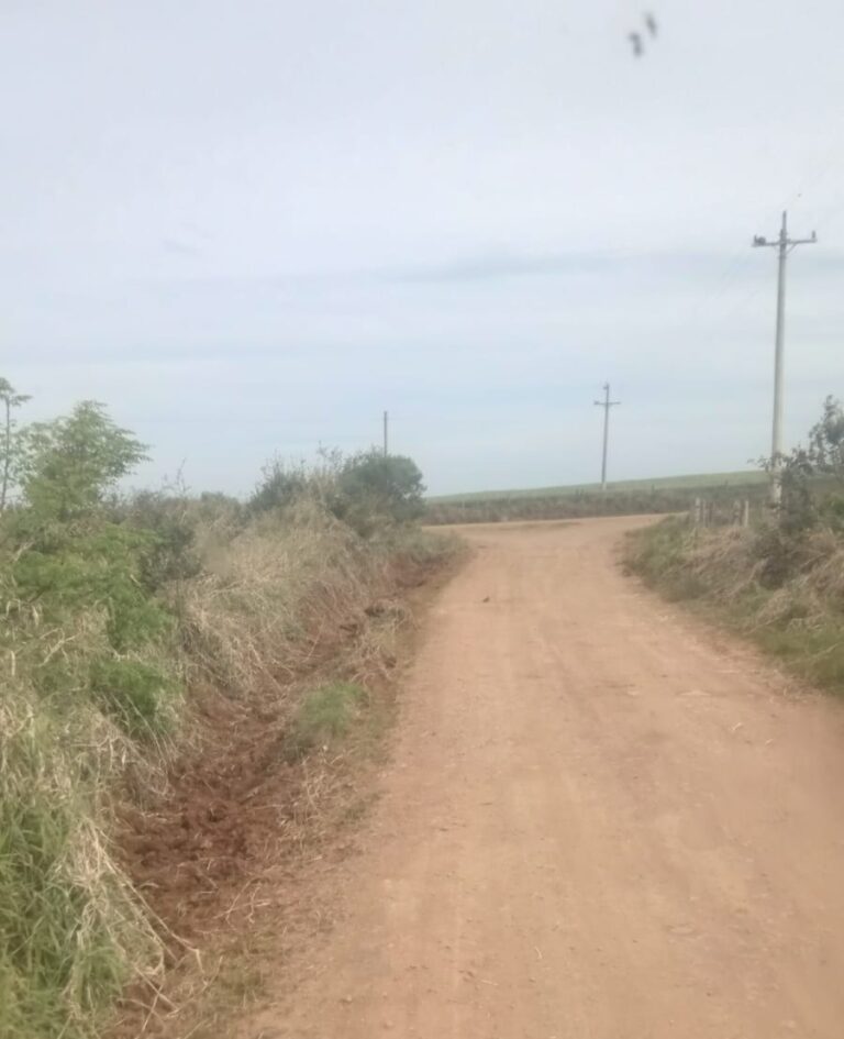 Secretaria Municipal de Obras e Infraestrutura realiza serviços de manutenção