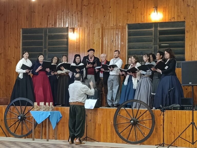 Coral Municipal Vozes da Pulquéria participa de Sarau Cultural no CTG Ronda Crioula