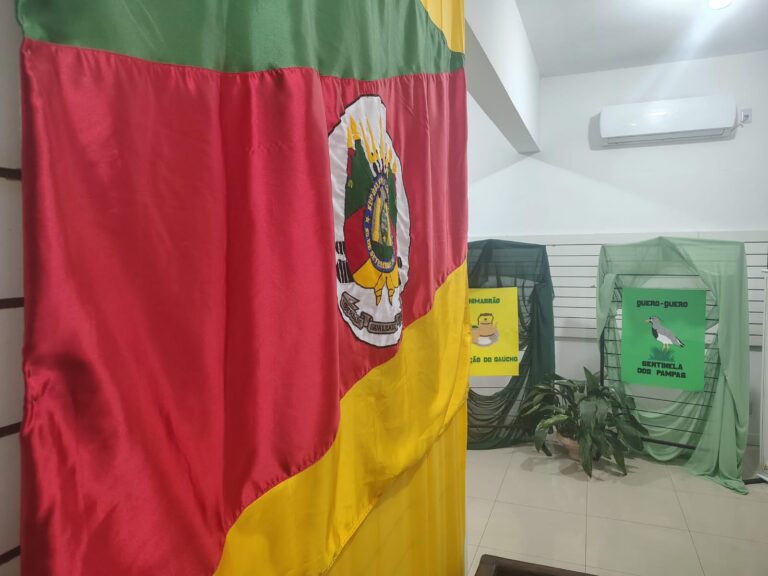 Saguão de Exposições Isabel Lara Simões recebe decoração especial alusiva ao mês do gaúcho