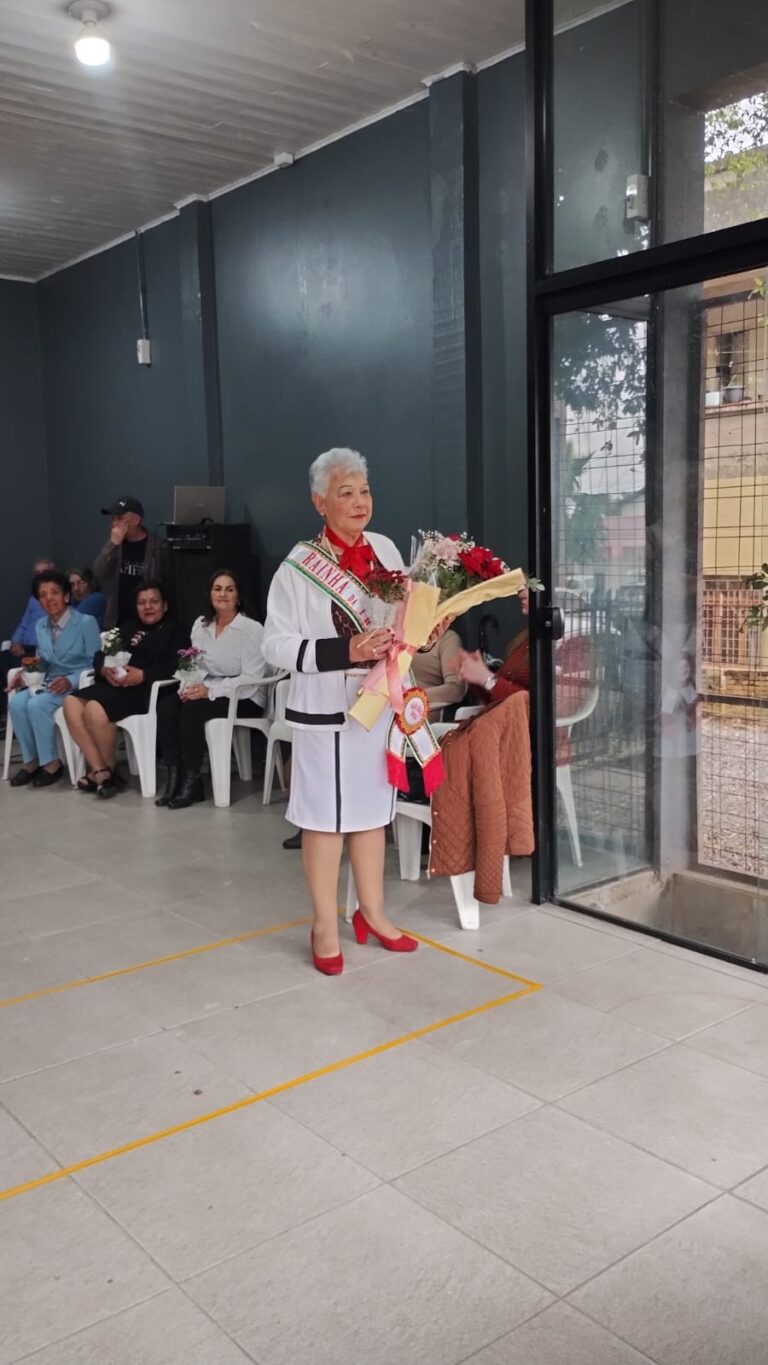 Norma Ferreira Pires foi escolhida Rainha da Primavera durante a Semana do Idoso