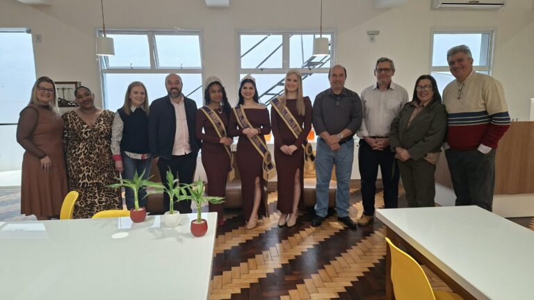 Soberanas da Festa Regional da Uva são coroadas em cerimônia especial em São Sepé